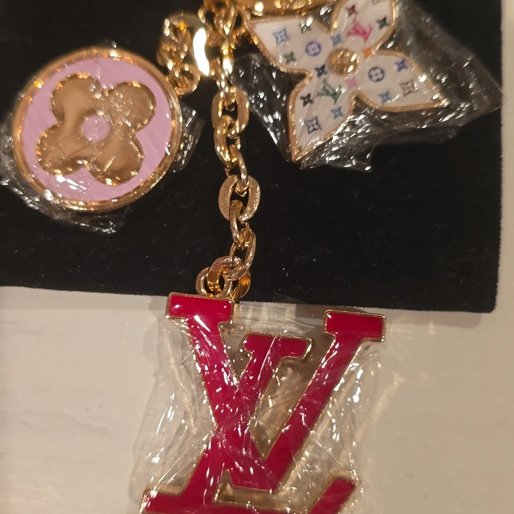 Luxury Red/Pink/White and Gold Keychain/Bag Charm Dustbag Included - Picture 2 of 3